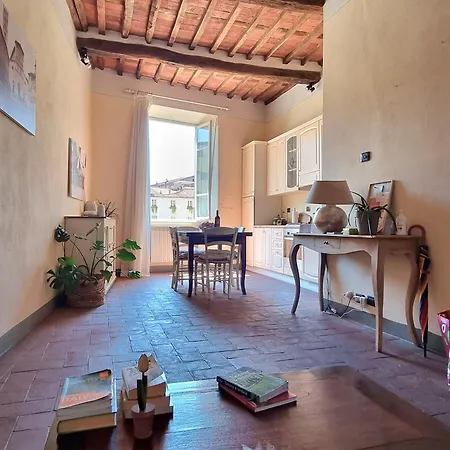 Apartment In Anfiteatro - Vivere Lucca